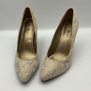 Bandolino Pumps Size 9 Champagne /Gold-tone Snakeskin look 4” Woodgrain Heel